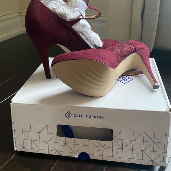 *NEW WITH BOX* Call it Spring Burgundy Heels - Picture 7 of 9